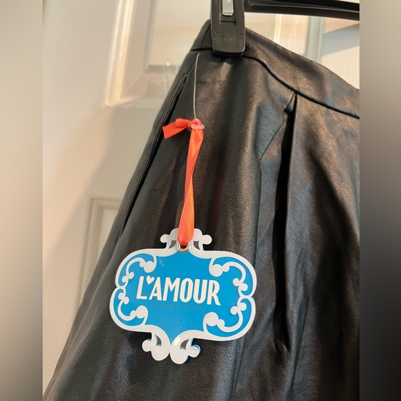 NWT 🖤 FAUX Leather , Lined , Pleated , Mini Skirt with POCKETS! Zipper on Back - Picture 3 of 12